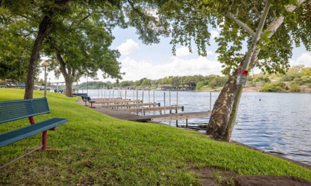 Burnet RV Rental | RV Site - Pull Through 28