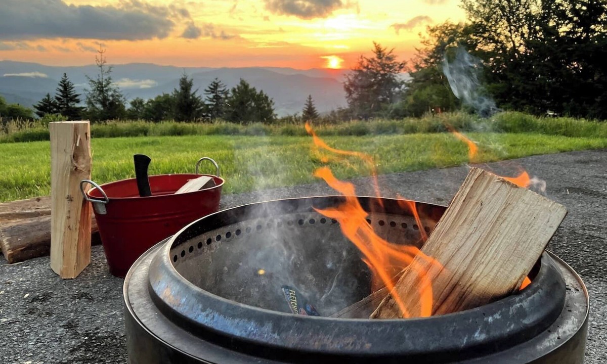 Edray Cabin | S Westridge View Cabin with Hot Tub & Resort Shuttle