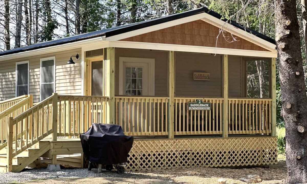 Town Hill Cottage | Saddleback Summerhouse-Serenity! Close to Acadia!