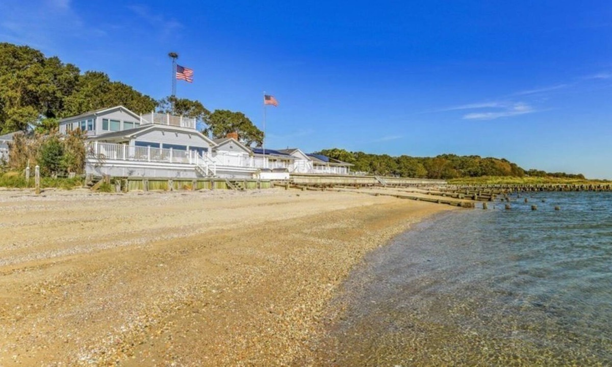 Town of Southold Town House | Sailors Delight Beach House:Private Beach, Vineyards,Farm Stands, North Fork