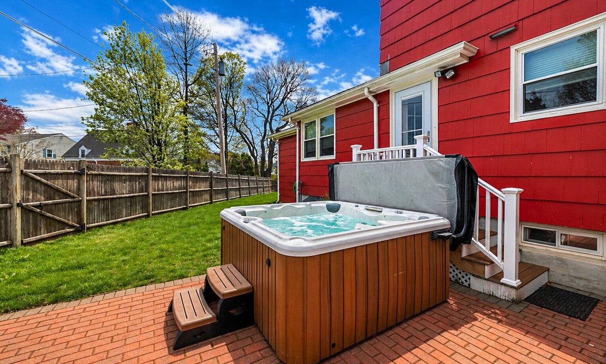 Melrose House | Salem/Boston Charming Family friendly home with private hot tub!