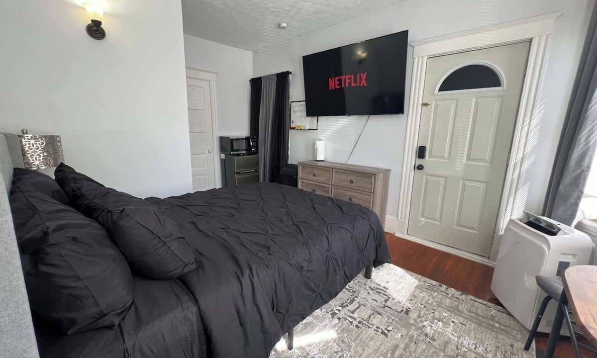 Salem Apartment | Salem Haunted Happenings Retreat