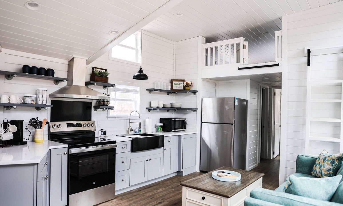 Dover Cottage | Salt and Pepper at In The Pines Pr6264