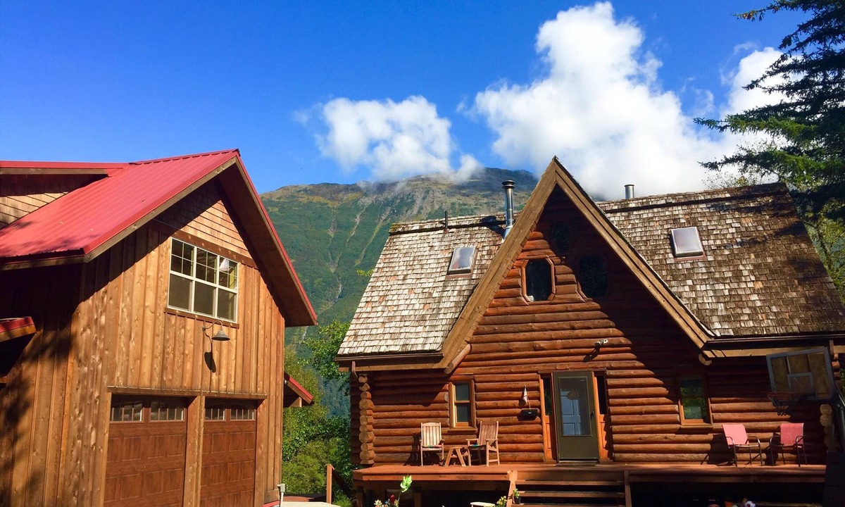 Douglas Apartment | Sandy Beach Retreat - stay just steps from Juneau's best beach and trails!