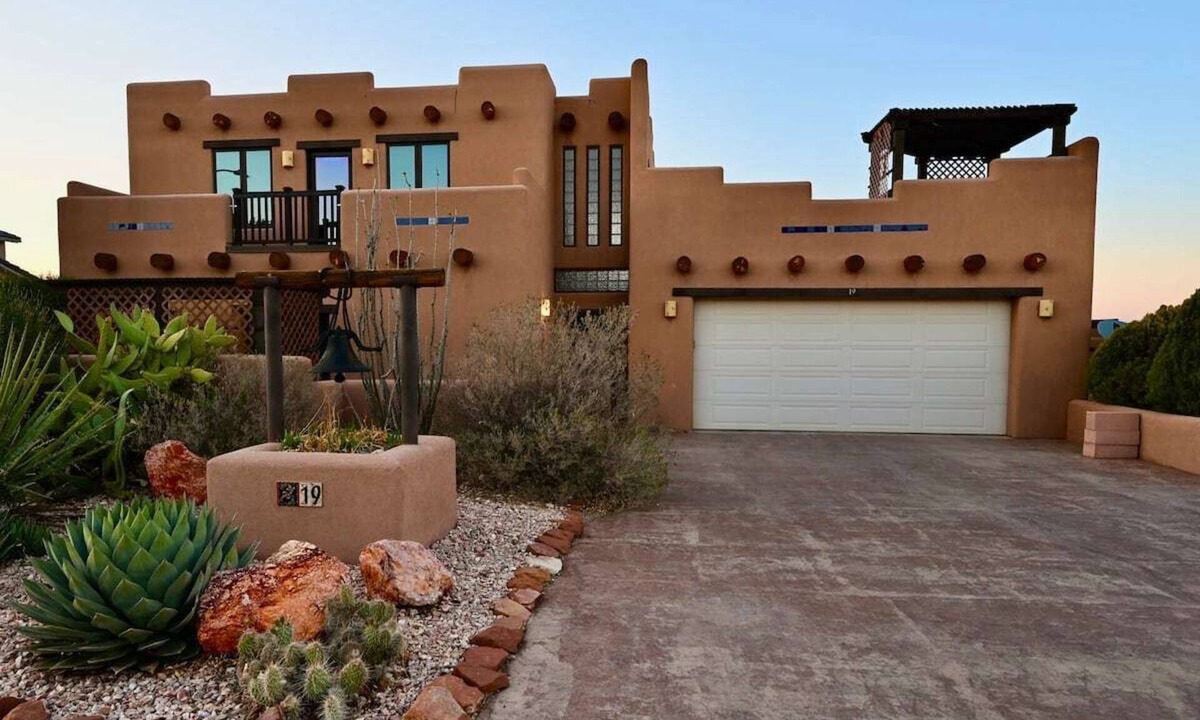 Page House | Santa Fe Style Custom Home - Hot Tub, Gorgeous View at Desert Edge!