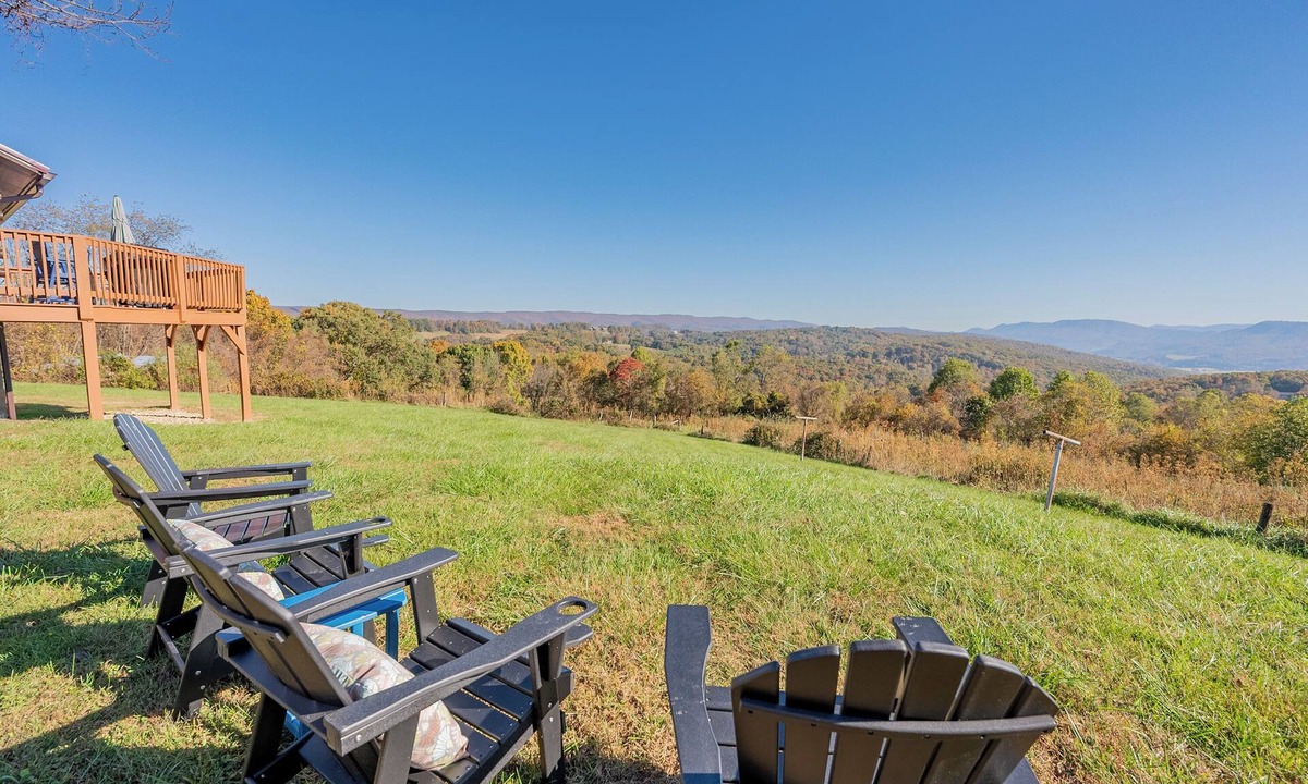 Blacksburg House | Scenic 4BR retreat with valley views, minutes from Blacksburg and Lane Stadium, sleeps 12
