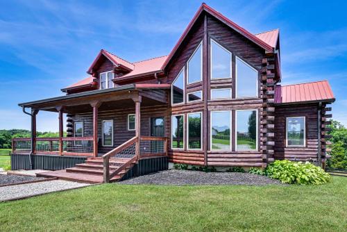 Lindseyville House | Scenic Getaway w/Deck: 7 Mi to Mammoth Cave Park!