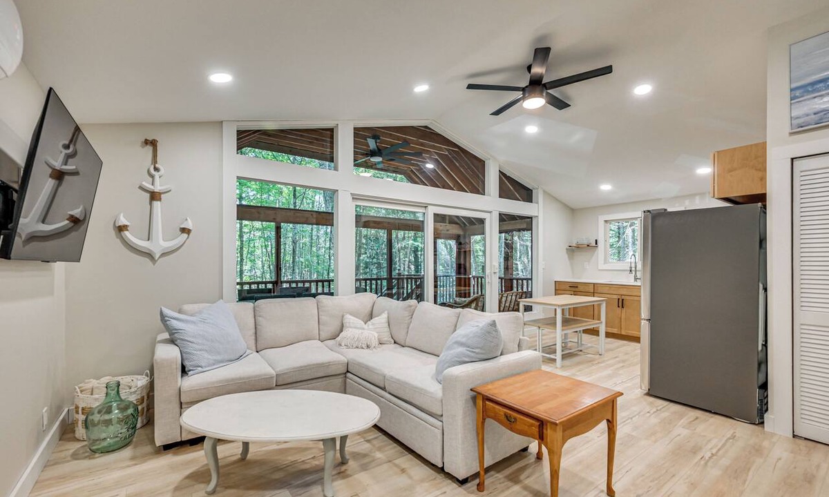 Tolland House | Screened Porch w/Lake View! Tolland Family Haven