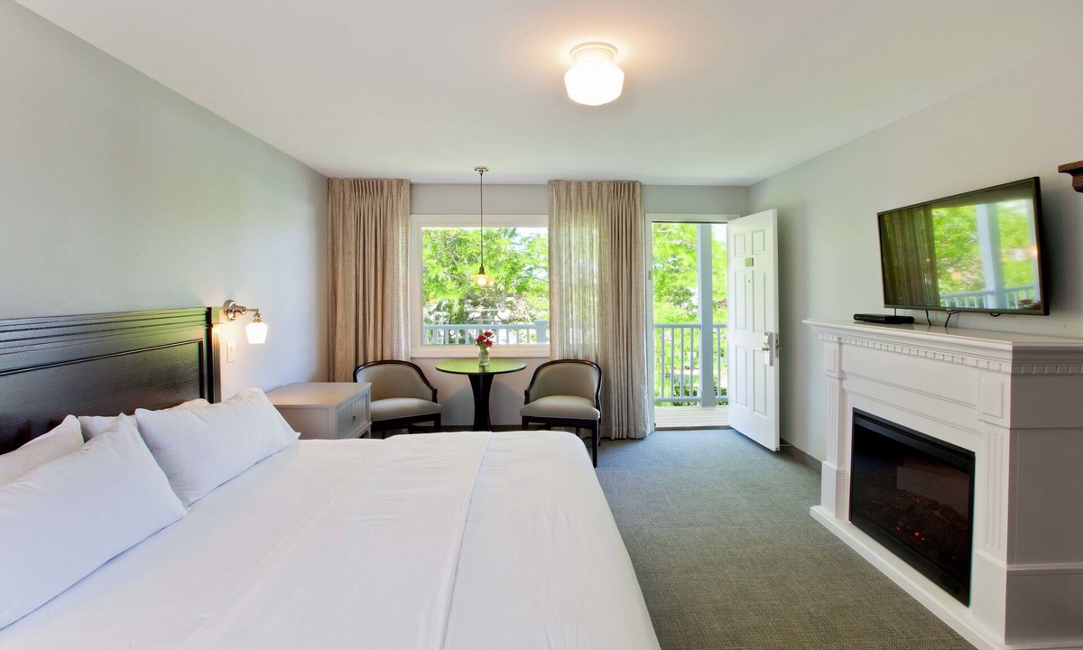 Provincetown Hotel | Seaglass Inn Provincetown