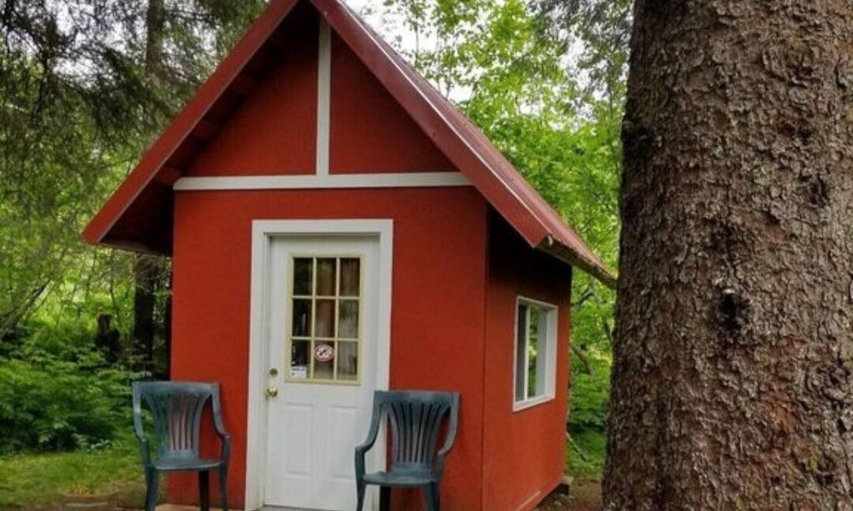 Bear Creek Cottage | Secluded group of cottages close to town