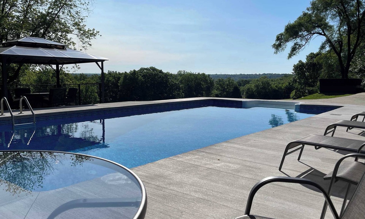 South Kansas City Apartment | Secluded Loft · Pool, Hot Tub & Nature Trails