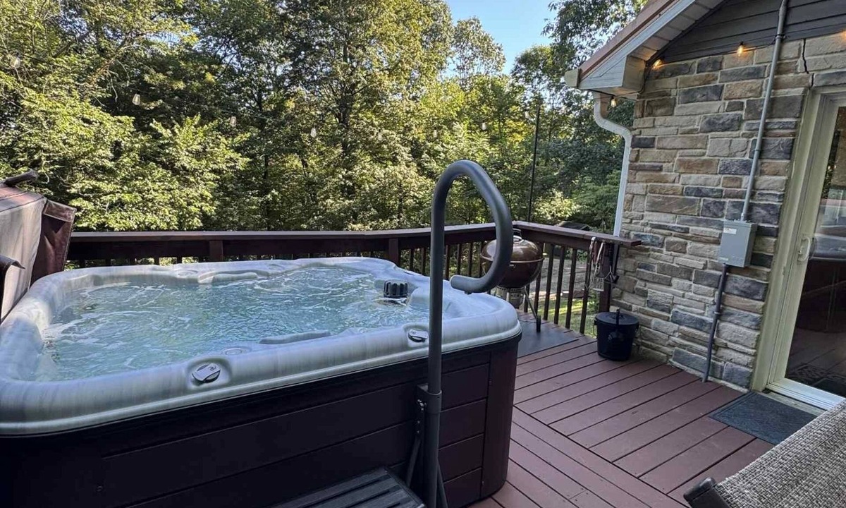 Carrollton House | Secluded, pet friendly, fishing, hot tub, Wi-Fi!