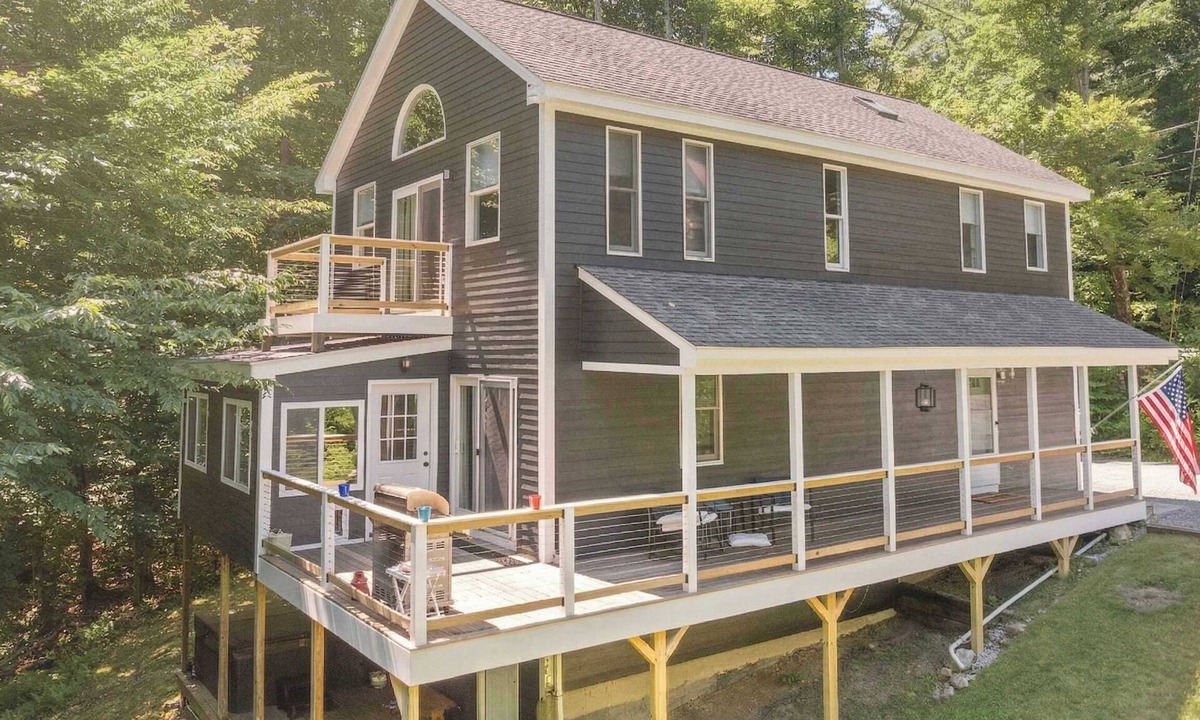 Newbury House | Serene 5-BR Near Pond, 15-min to Mt. Sunapee