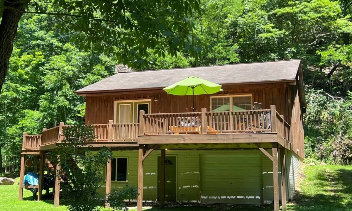 Renick Cabin | Serene, Cozy Cabin Nestled on the Greenbrier River Trail.