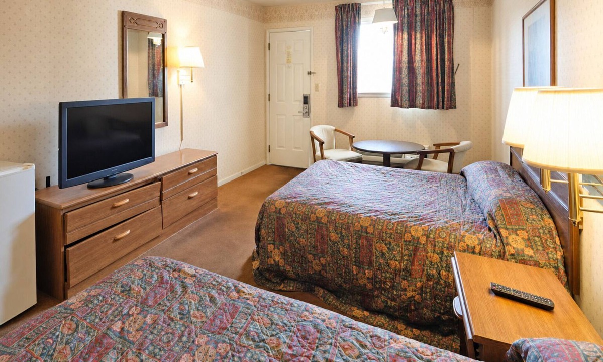 Lewisburg Hotel | Serene Family-Friendly Stays Near Trails, Outlets, and Parks | 3 Units
