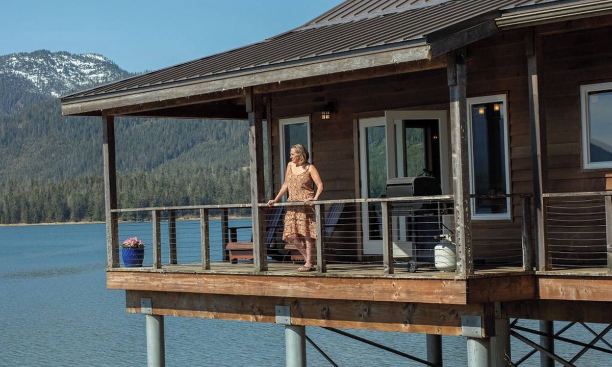 Petersburg House | Serene retreat, just 15 minutes away from Downtown Petersburg!