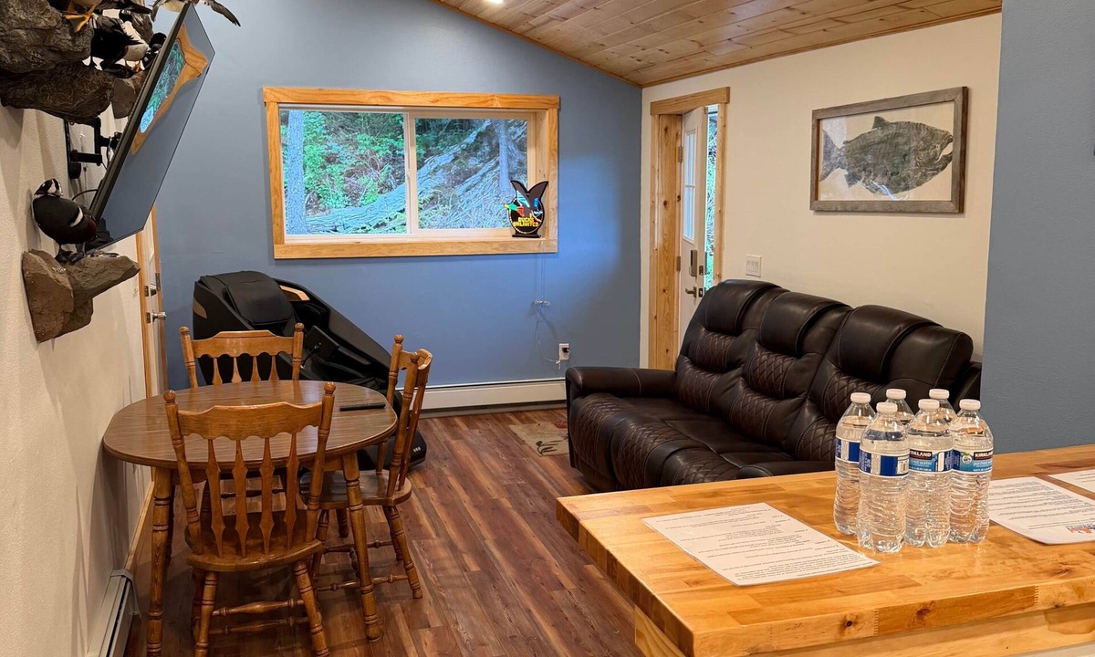 Cordova Apartment | Serenity Adventures - Sunnyside Bunkhouse