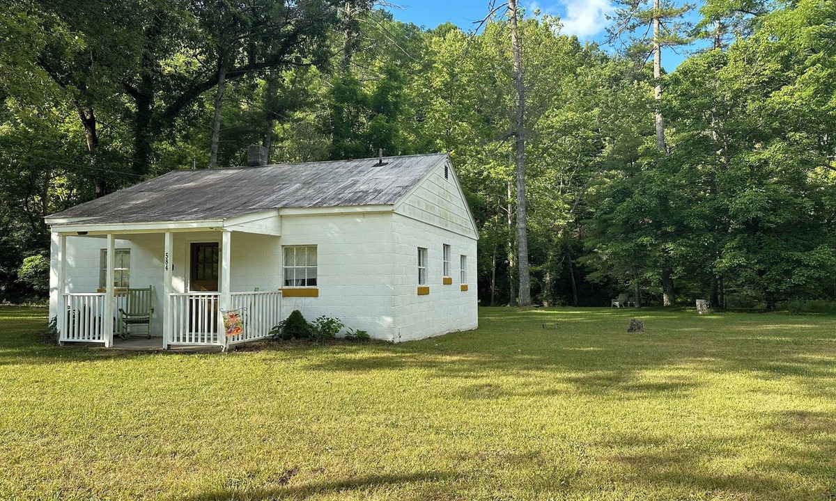 Max Meadows Cottage | Serenity Creek Cabin located in the Blue Ridge Mountains of VA