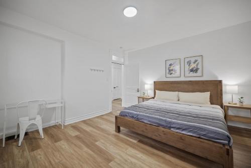 Shadyside House | Shadyside, Pittsburgh !F Modern and Bright Private Bedroom with Shared Bathroom