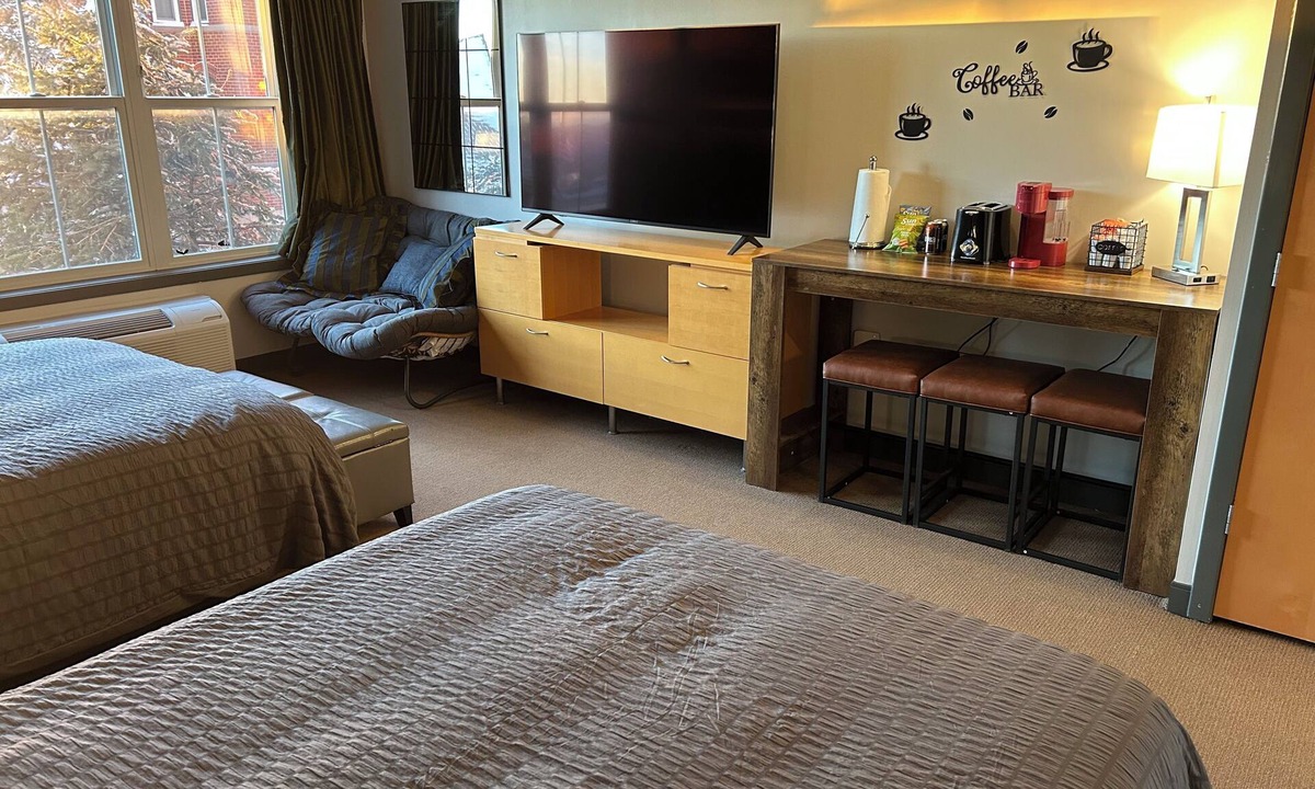 Snowshoe Condo | Ski-In + Out XL Studio. Expedition Station in Village. Mtn Views. 2 Queen Beds.