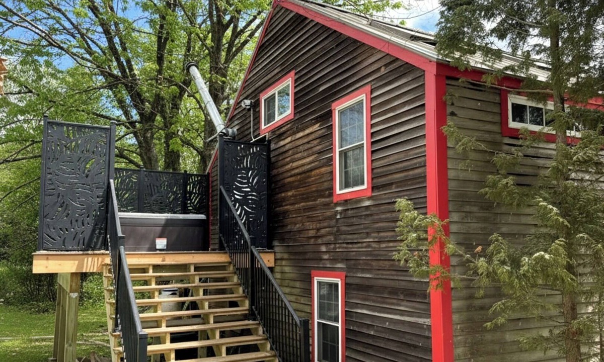 Northfield House | Skylight Barn Retreat w/Hot Tub Near Highland