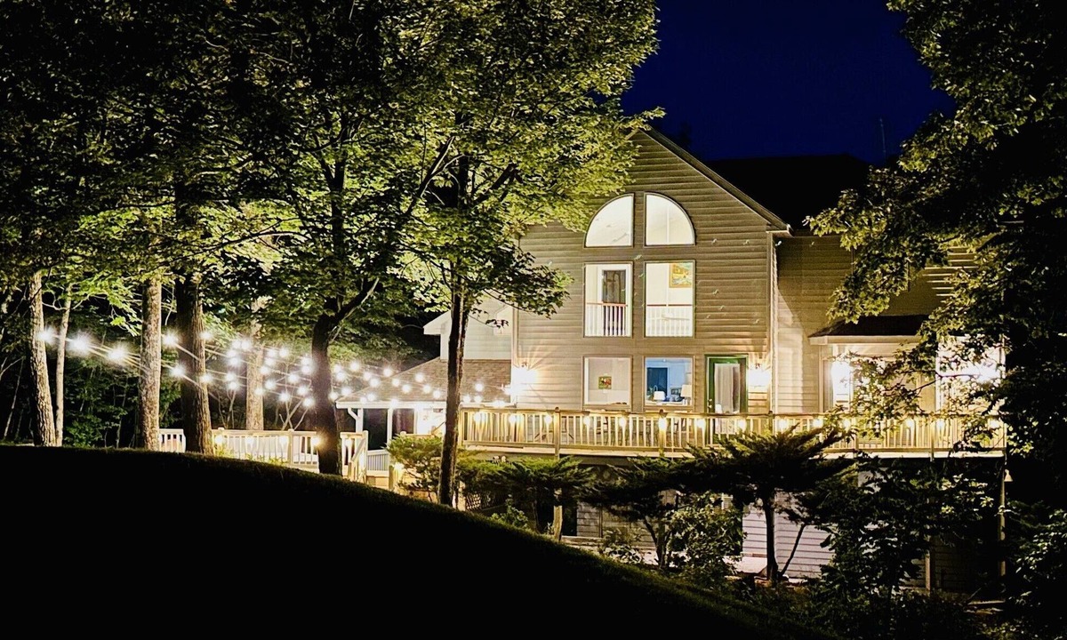 Chestnut Springs House | Sleeps 14, 5 BR, EV Charger, Hot Tub, Golf Course Views