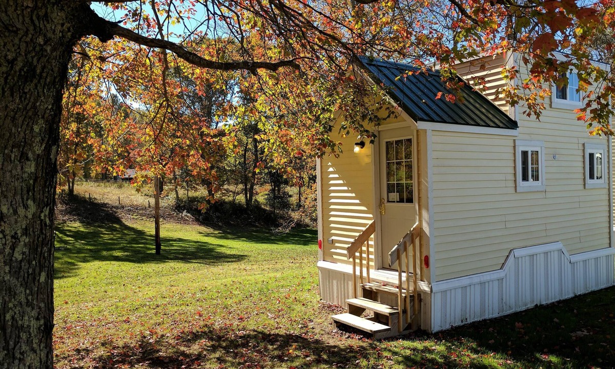 Victor Hotel | Sleeps up to 2, electric, water, kitchenette, full bathroom, air conditioned/heated