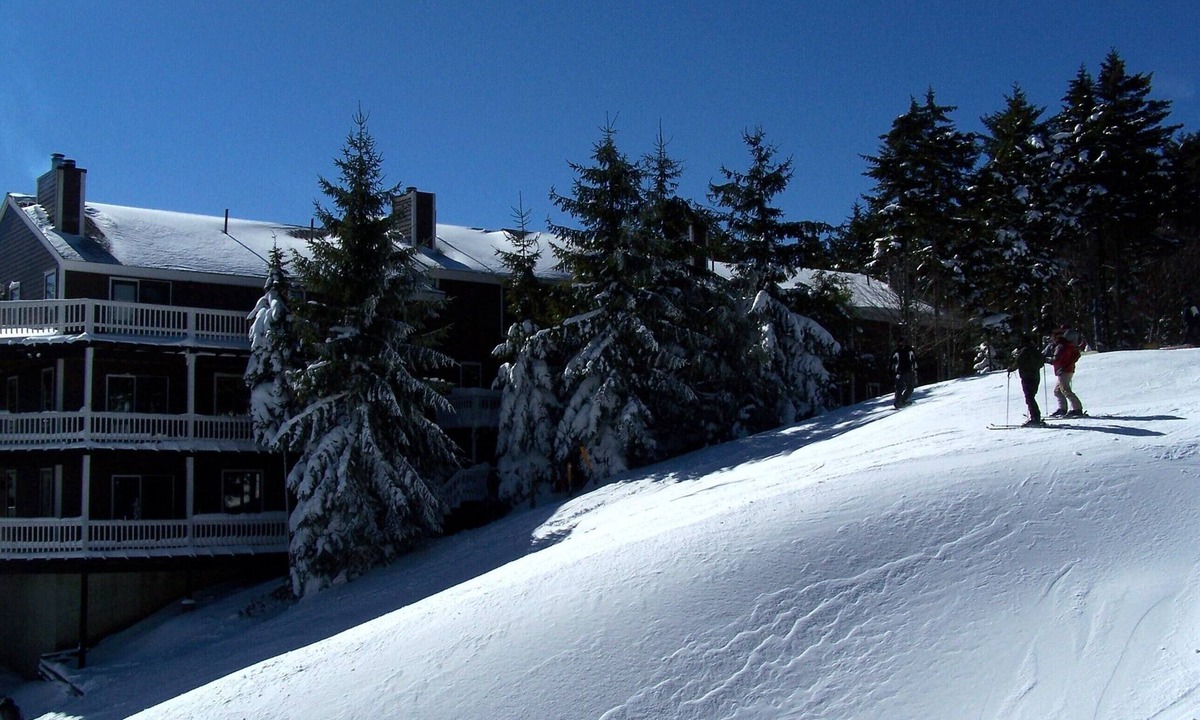 Edray House | SLOPE SIDE SKI IN/ SKI OUT TOWNHOUSE TOP OF POWDER MONKEY LIFT BEST LOCATION