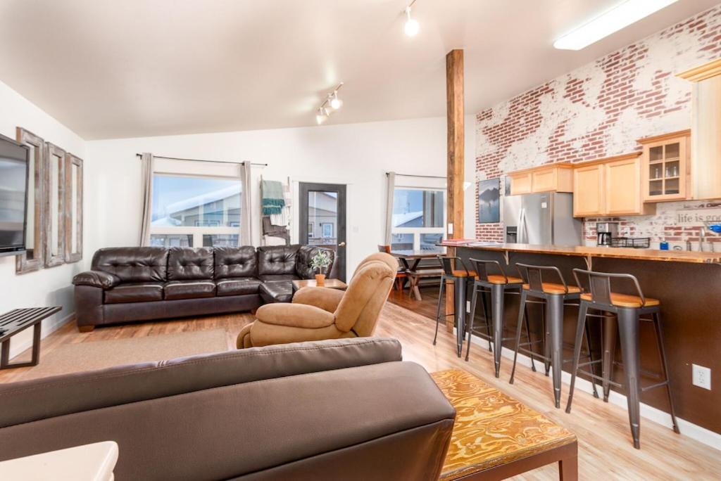 Valdez House | Snow Capital Suite - Sauna - Heated Garage