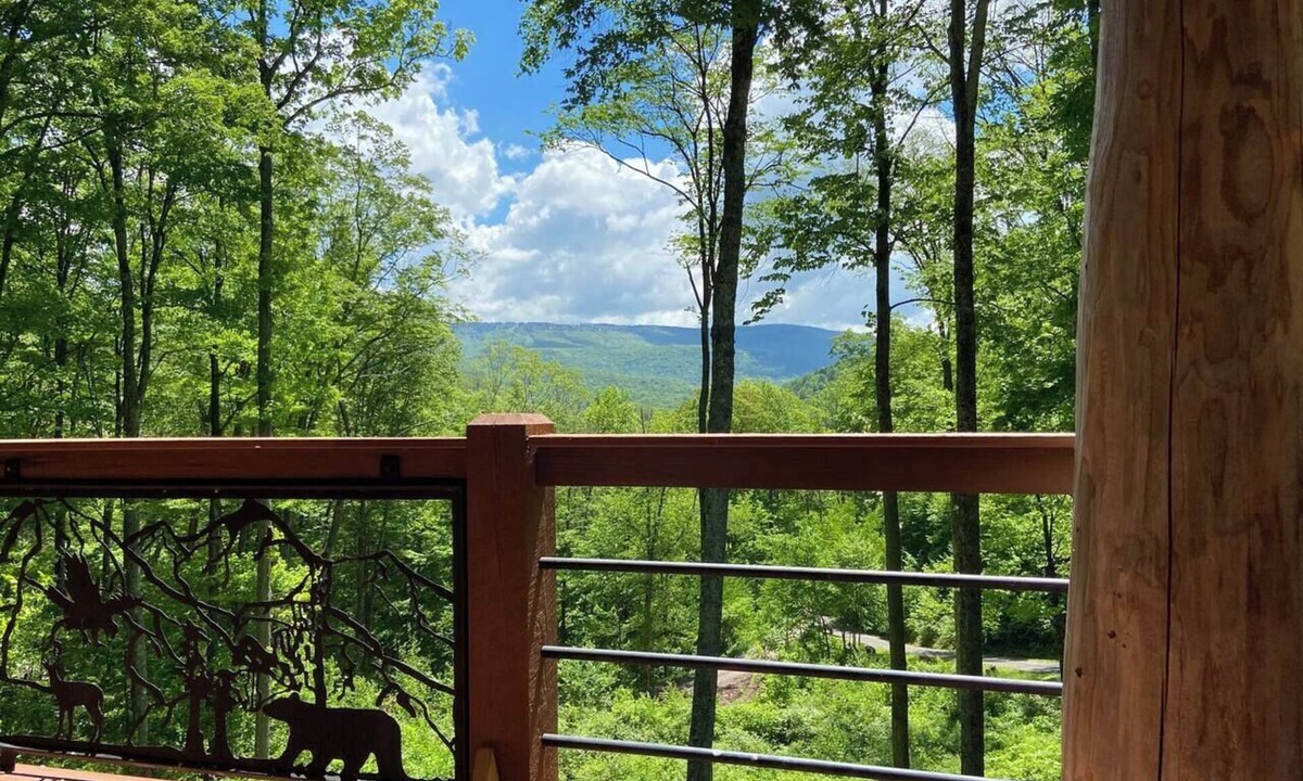 Slatyfork Farm House | Snowshoe View Log Cabin | Hot Tub & Mtn Luxury