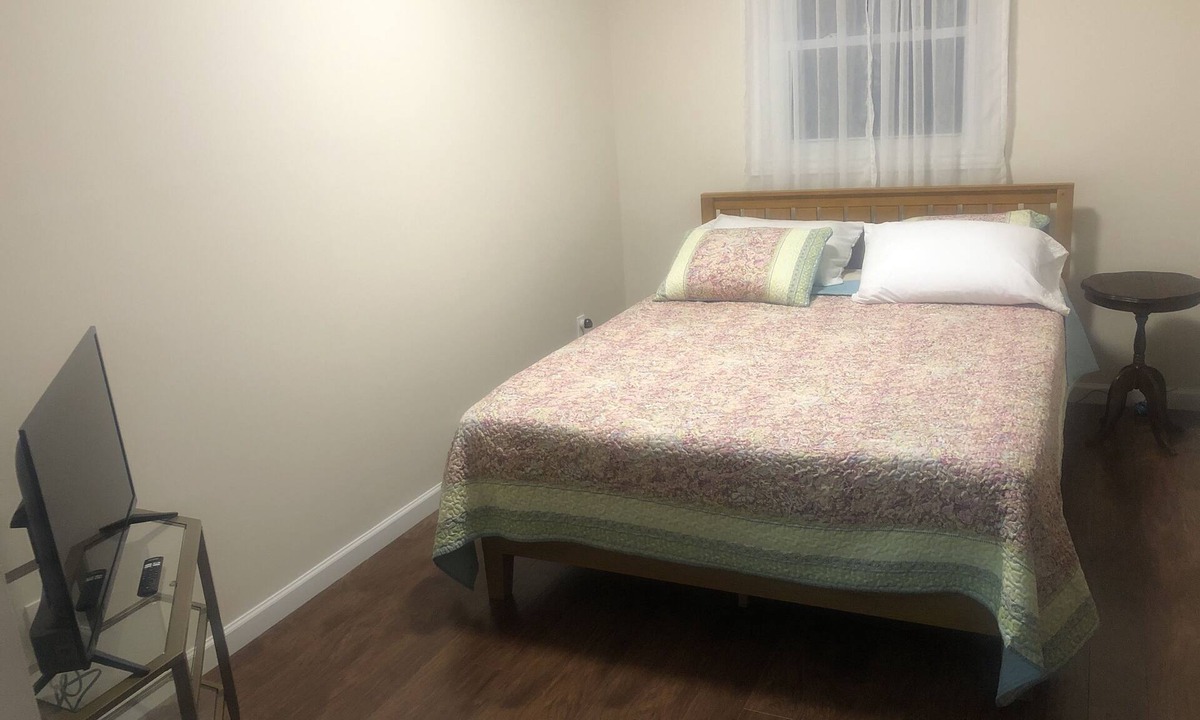Solon House | Solon Ohio. private room. private entrance