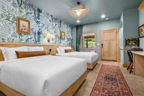 Jasper Hotel | Sommer House Inn-Aloha Room