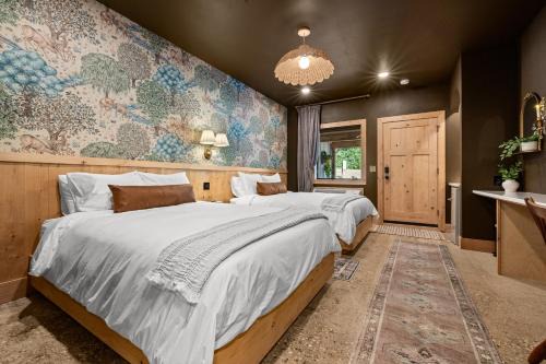 Jasper Hotel | Sommer House Inn-Meadow Room
