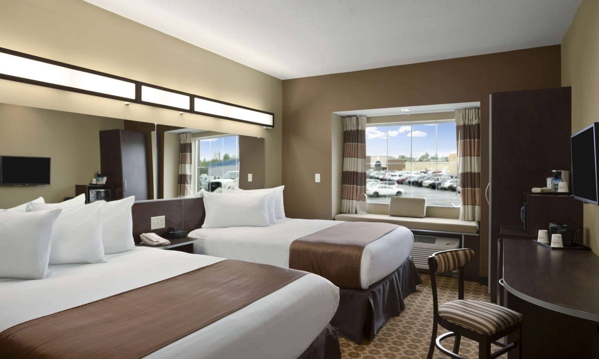 White Hall Hotel | Sonesta Essential Fairmont
