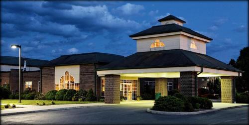 Moorefield Hotel | South Branch Inn Moorefield