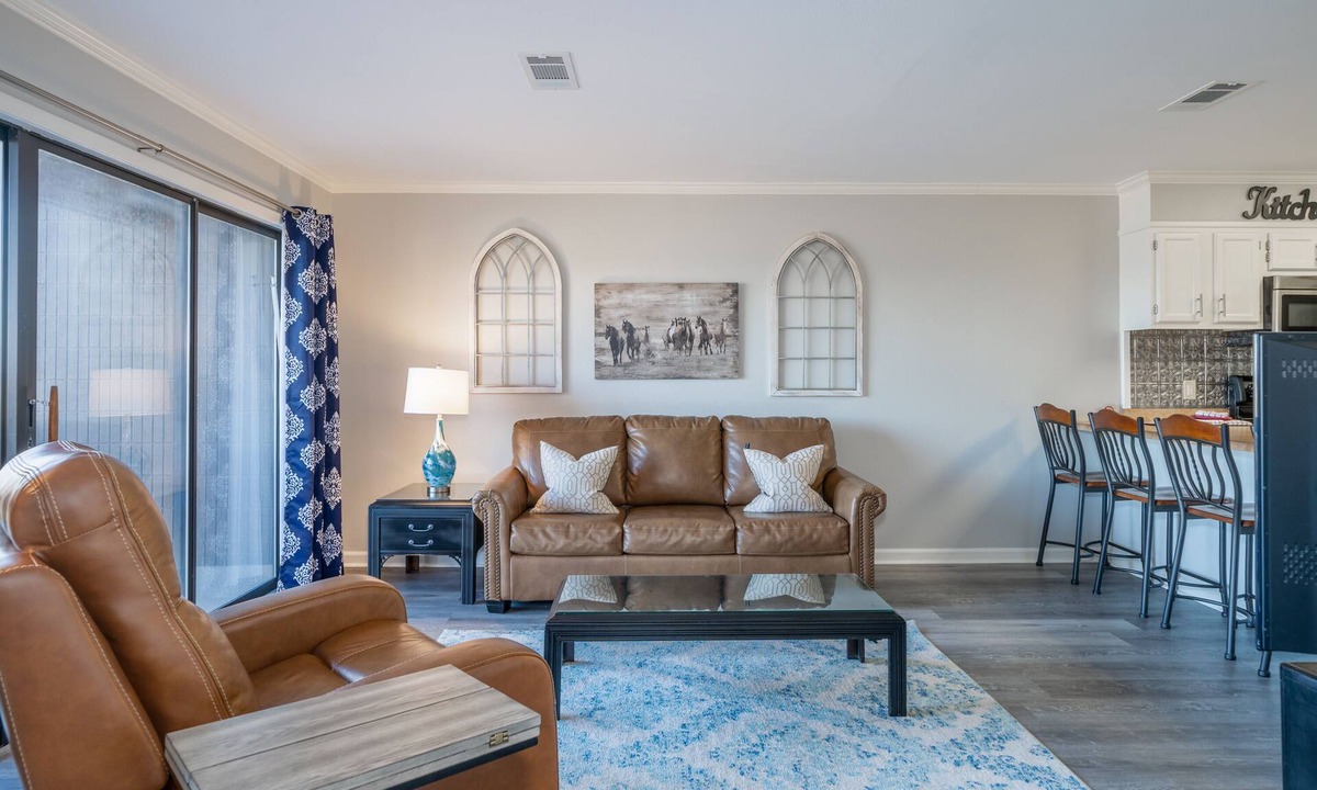 Lake Hamilton Condo | South Shore 1 bdrm! Gameroom! MiniGolf, 2 pools, pickleball, tennis, etc!