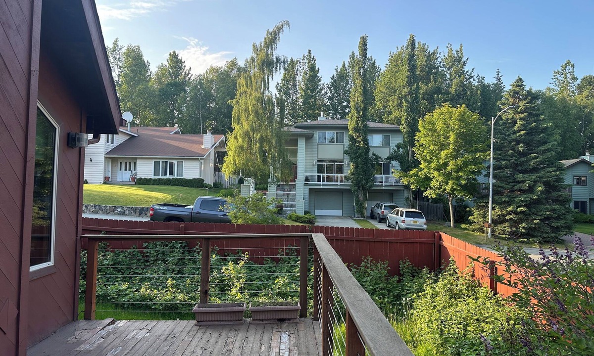 Old Seward - Oceanview Apartment | South side house in Anchorage