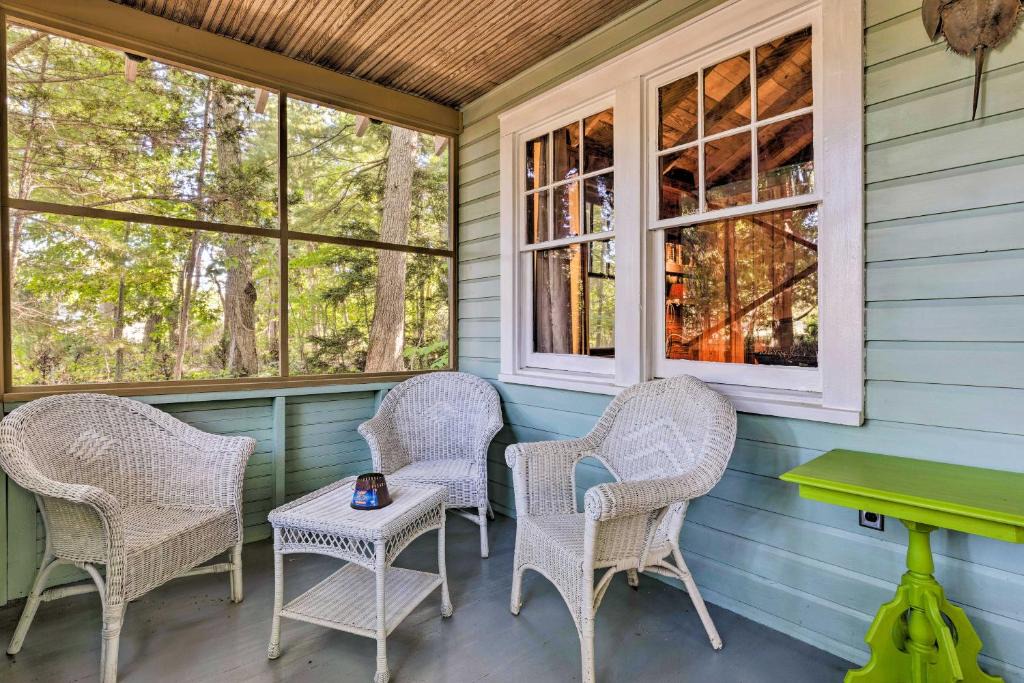 Town of Southold Town House | Southold Cottage w/Patio & Grill - Walk to Beach!