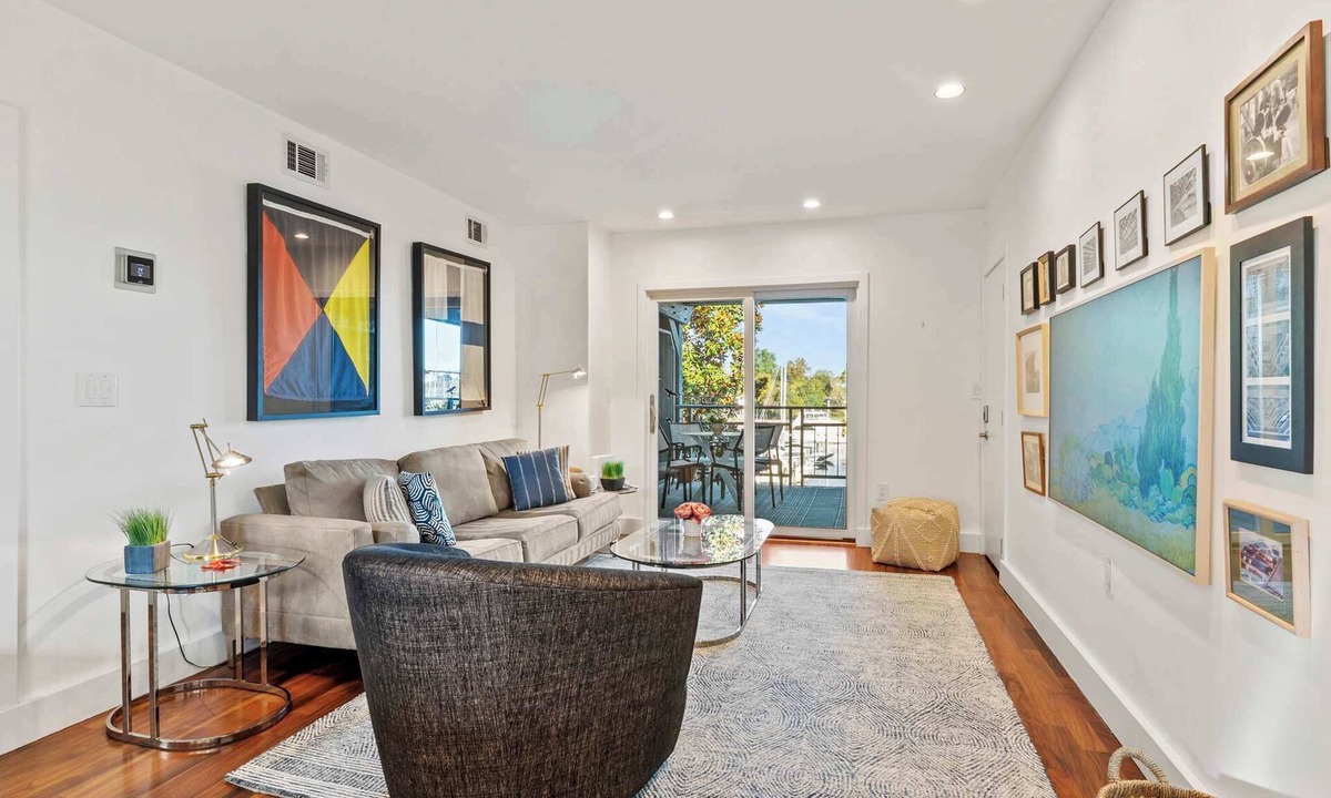 Eastport Condo | Spa Creek Waterfront | Pool & Parking