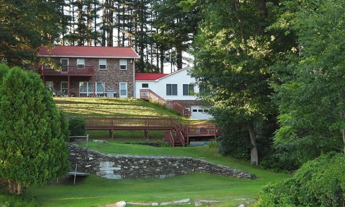 Litchfield Cabin | Spacious 11-bedroom lodge in beautiful Litchfield with AC and fitness room