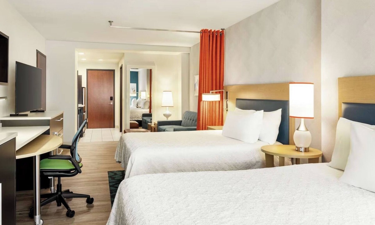 Queens Hotel | Spacious 1BR Studio with 2 Queen Beds Near Dining, Parks & Local Attractions