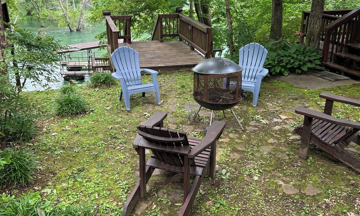 Wilburn House | Spacious 3 Bedroom House with Guest House, Large Outdoor Space & Private Dock