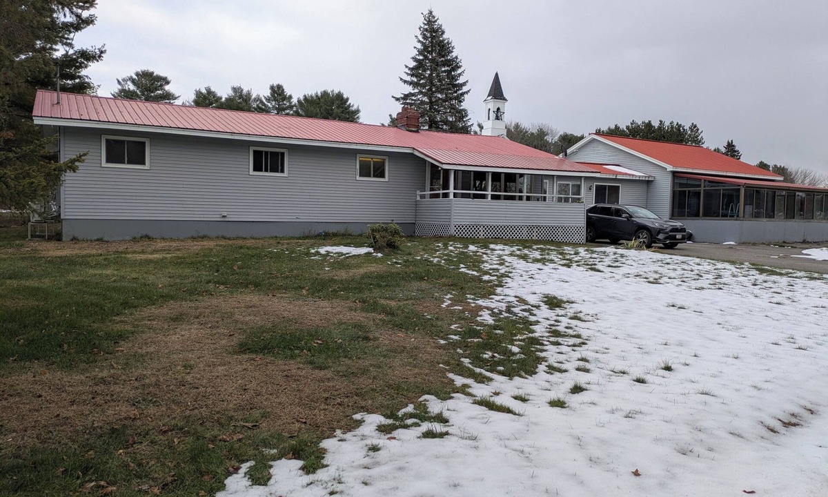 Medway House | Spacious 3-bedroom house with AC and Wi-Fi in charming Medway, Maine
