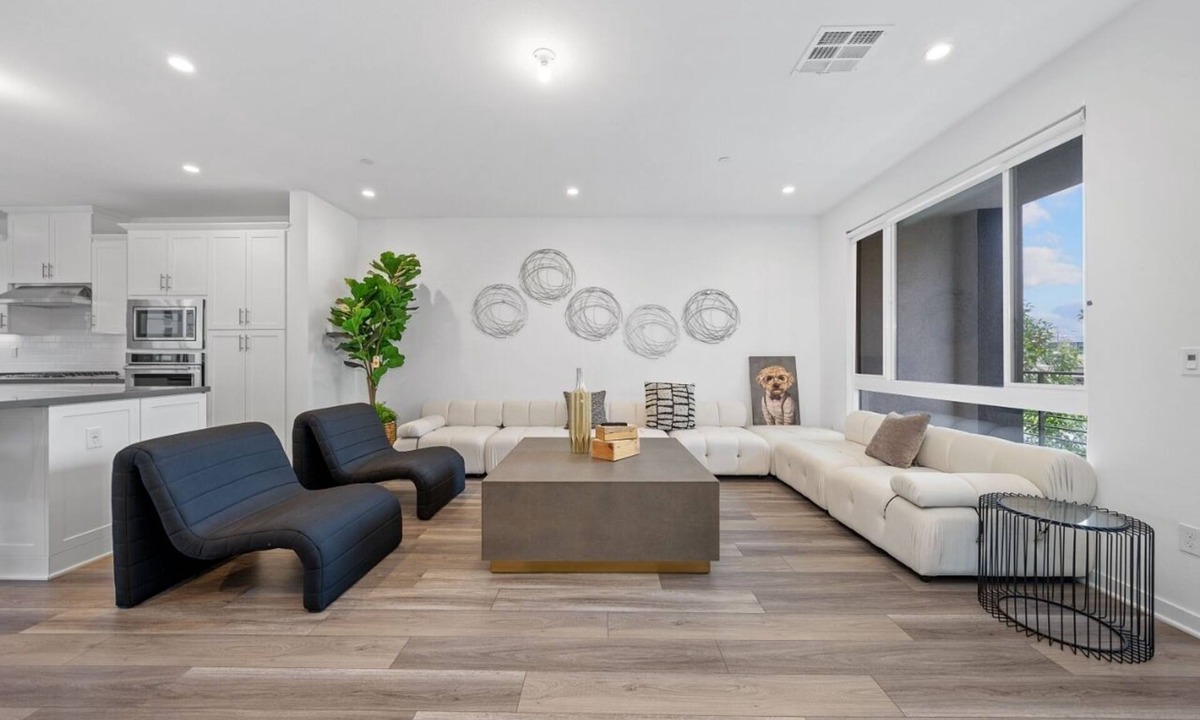 Santa Ana House | Spacious 4-bedroom house with AC, WiFi in beautiful Santa Ana