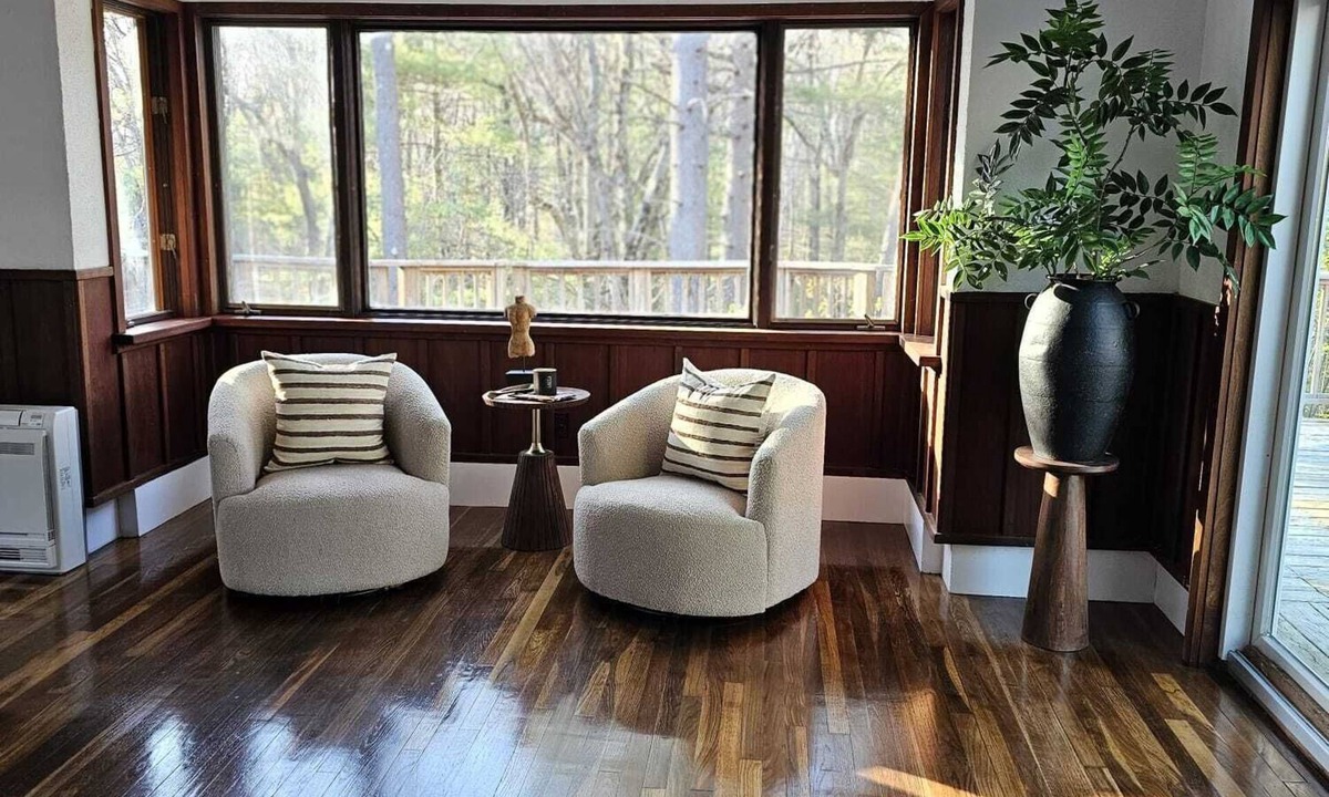 Wrentham House | Spacious 4 Bedroom Retreat Near Gillette Stadium Sleeps 8 Wrentham.