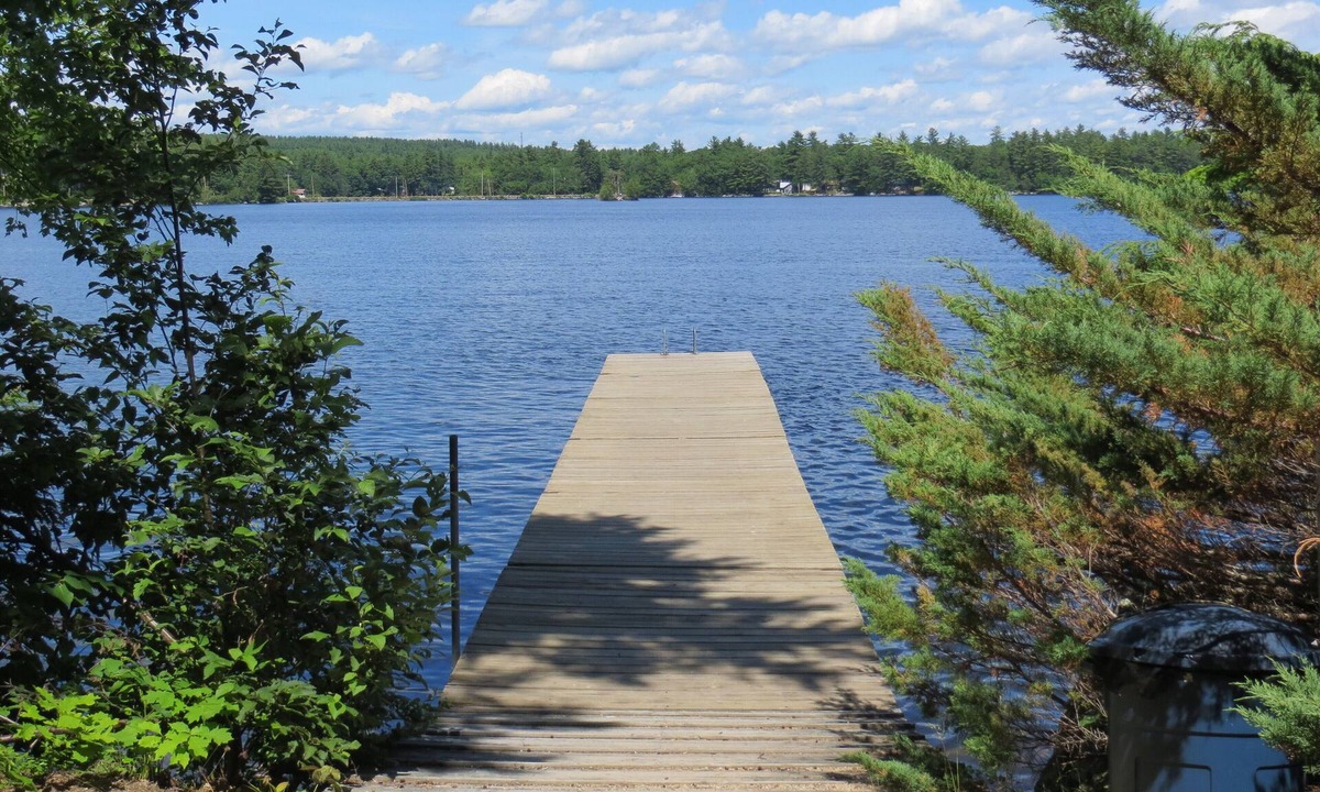 Bridgton House | Spacious 4 Bedroom Waterfront Home on Moose Pond/Lake & Pleasant Mountain