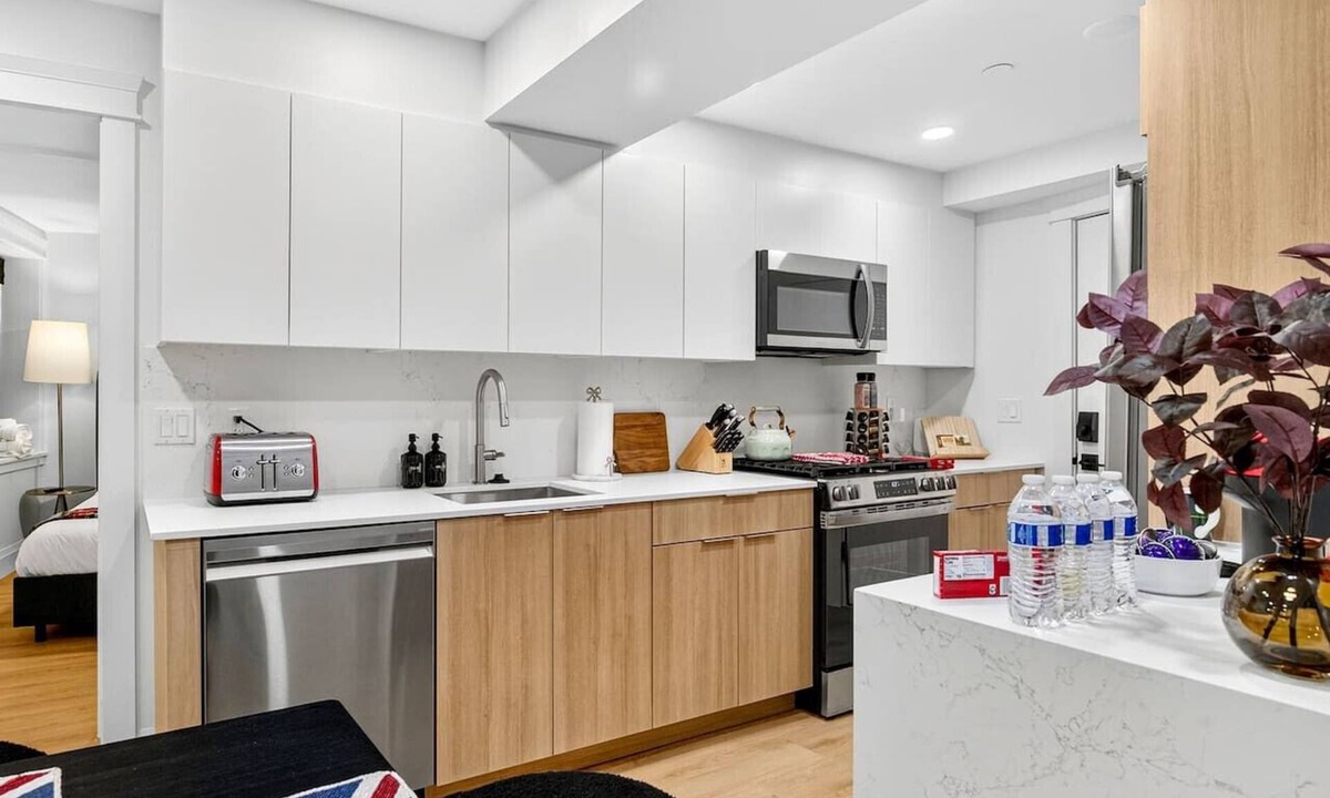 Inman Square Apartment | Spacious 4BR| MIT & Harvard| Subway| Sleeps 12