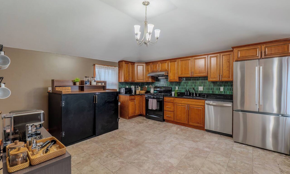 Inman Square Apartment | Spacious 5 bed apartment retreat in gorgeous Cambridge, Walk to Harvard