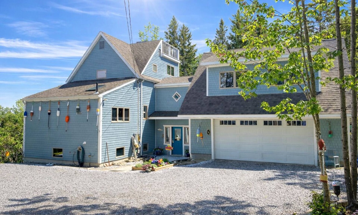 Orrs Island House | Spacious 5 bedroom home just a short walk to local beach and ocean views from the upper decks!