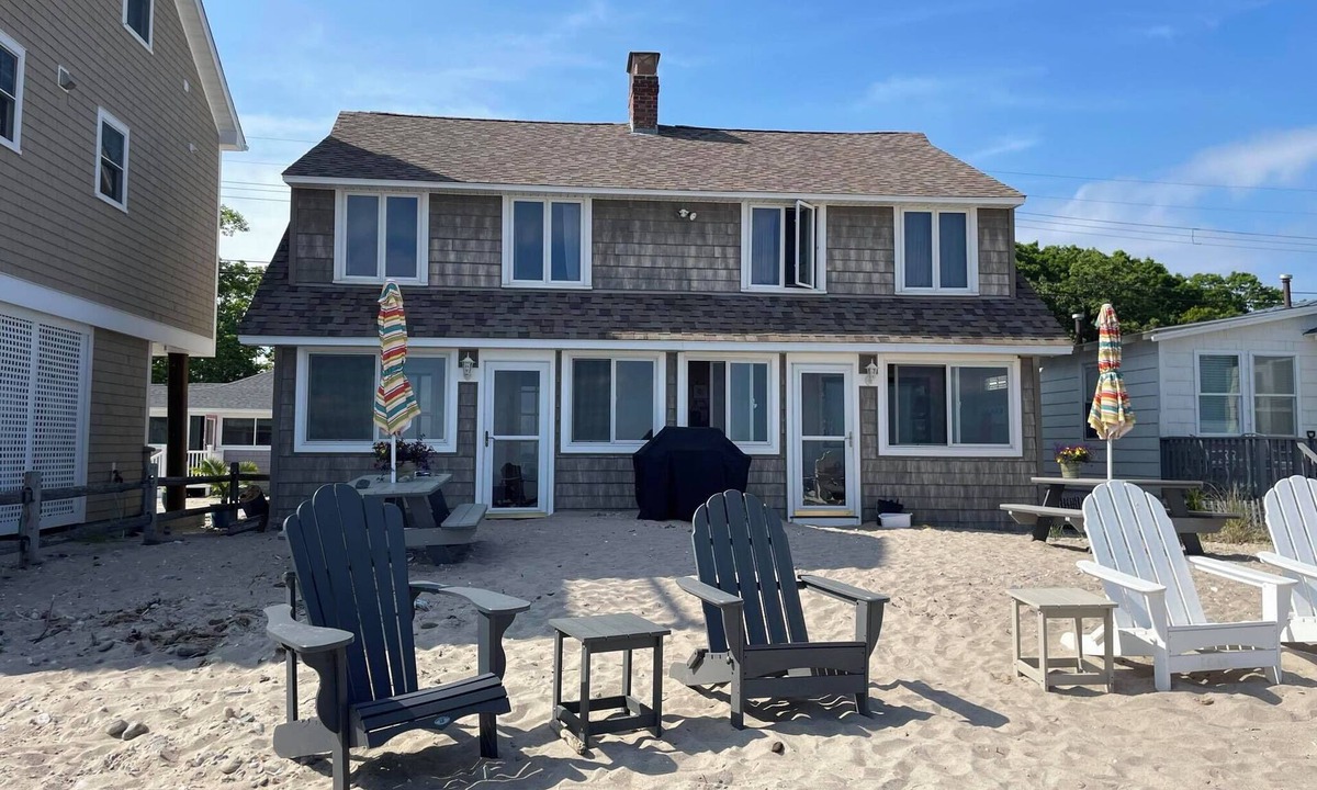 Old Lyme House | Spacious 6-bedroom house, PRIVATE BEACH with AC/HEAT, WiFi in charming Old Lyme